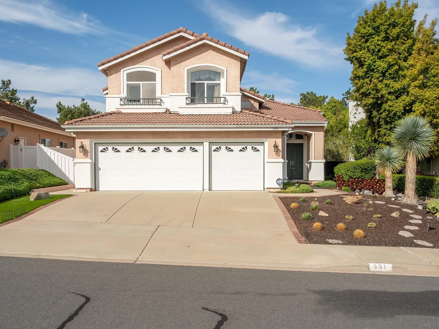 881 Windridge Cir , photo 1