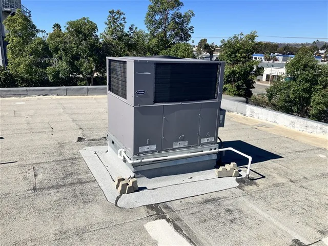 Inspection photo: rooftop packaged hvac