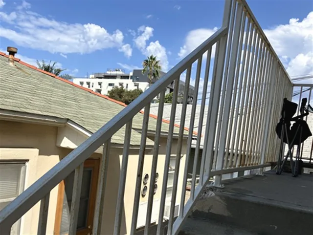 Inspection photo: exterior stairway guardrail