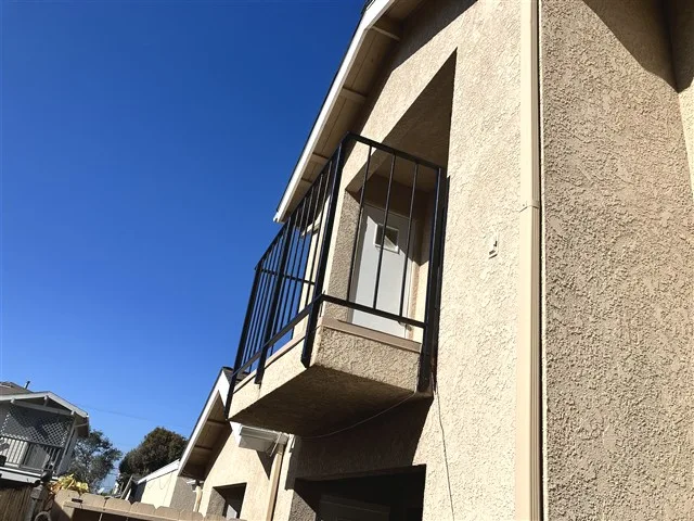 Inspection photo: private balcony guardrail