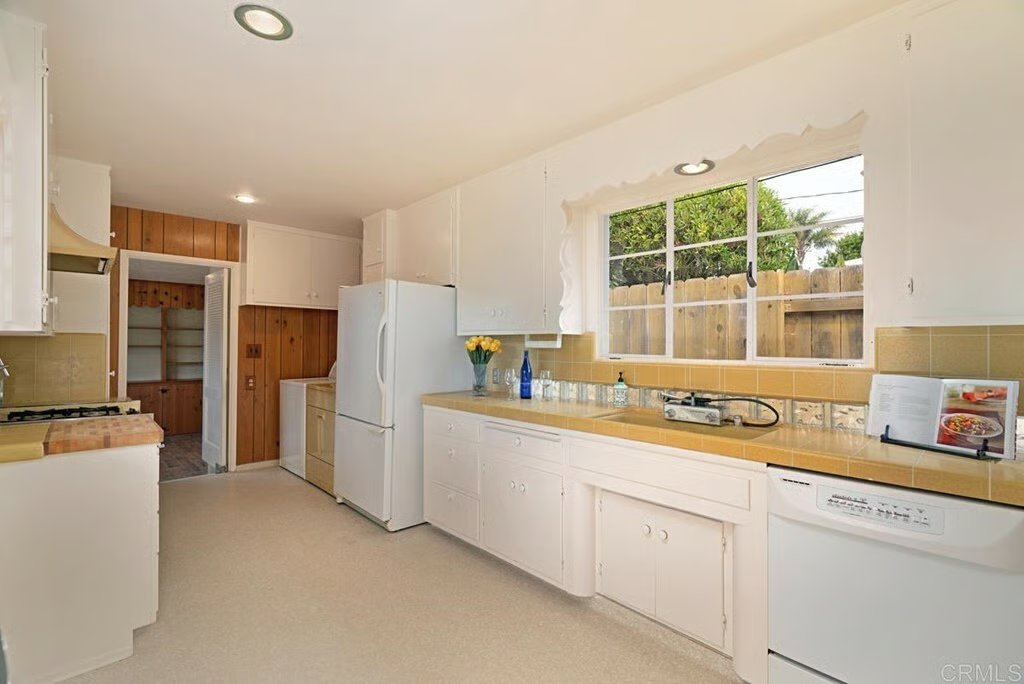 1140 Alexandria Drive, San Diego, CA 92107