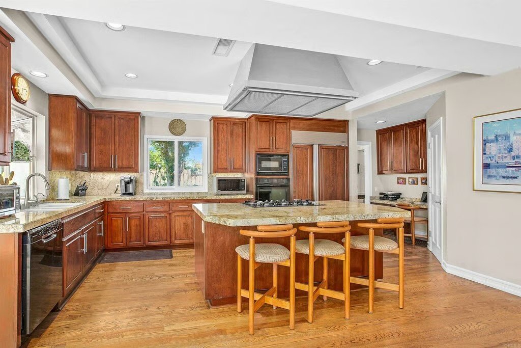 6961 Via Valverde, La Jolla, CA 92037
